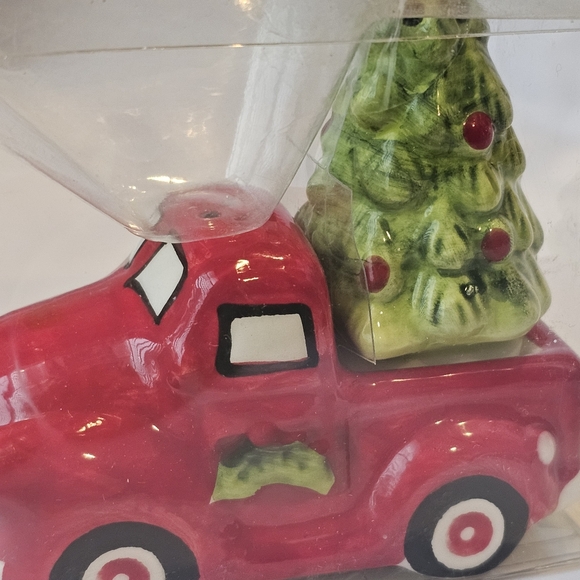 Red Truck and Tree Salt and Pepper Shakers - Picture 5 of 11
